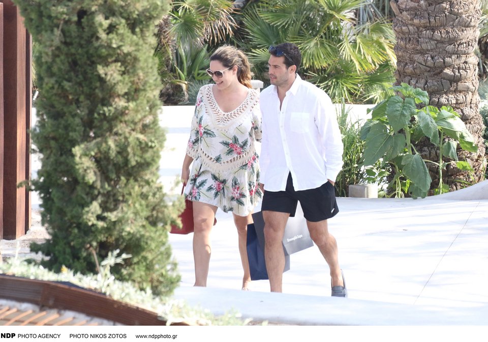 Η Κέλι Μπρουκ βολτάρει στη Μύκονο με τον Ιταλό αγαπημένο της [εικόνες] | iefimerida.gr 4