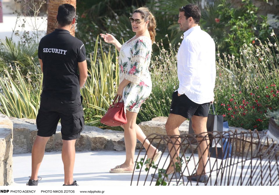 Η Κέλι Μπρουκ βολτάρει στη Μύκονο με τον Ιταλό αγαπημένο της [εικόνες] | iefimerida.gr 3