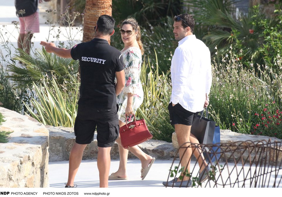 Η Κέλι Μπρουκ βολτάρει στη Μύκονο με τον Ιταλό αγαπημένο της [εικόνες] | iefimerida.gr 1