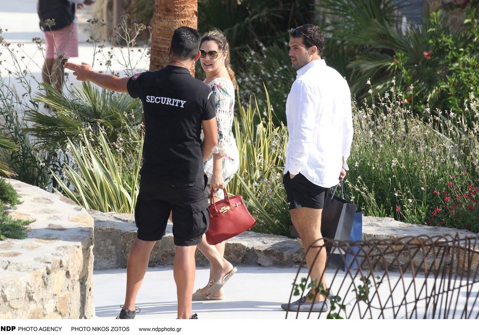 Η Κέλι Μπρουκ βολτάρει στη Μύκονο με τον Ιταλό αγαπημένο της [εικόνες] | iefimerida.gr 2