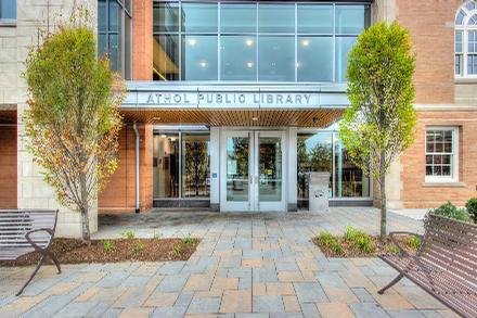 Ο μπαρμπέρης που άφησε κληρονομιά 1,23 εκατ. ευρώ στη βιβλιοθήκη της πόλης του [εικόνες] | iefimerida.gr 2