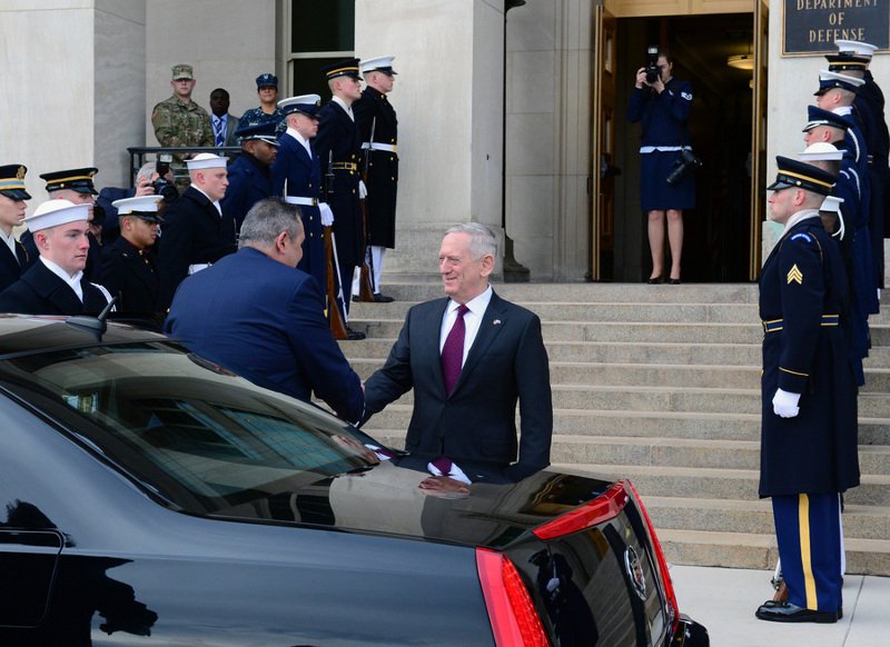 Ο Καμμένος συζήτησε με τον Αμερικανό υπ. Αμυνας επέκταση της βάσης της Σούδας | iefimerida.gr 0