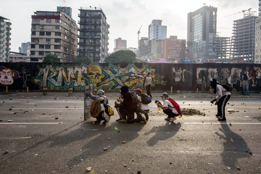 Δύο εκατομμύρια άνθρωποι στους δρόμους στη Βενεζουέλα -Χάος, δακρυγόνα και επεισόδια [εικόνες & βίντεο] | iefimerida.gr 4