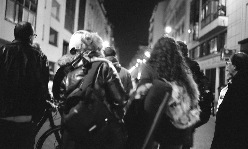 Συγκλονιστικές σκηνές, δευτερόλεπτα μετά την επίθεση στο εστιατόριο στο Παρίσι [εικόνες] | iefimerida.gr 3