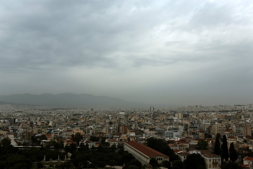 Σύννεφα σκόνης καλύπτουν την Αθήνα [εικόνες] | iefimerida.gr 0