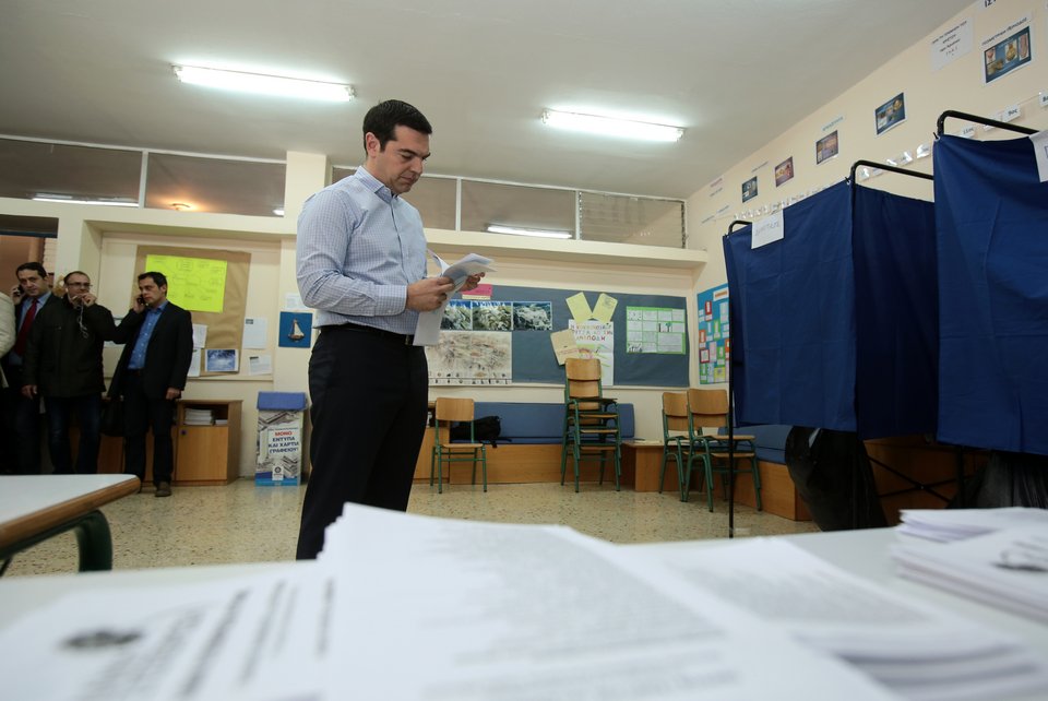 Σε λίγη ώρα τα πρώτα exit poll- Κορυφώνεται η αγωνία των κομμάτων | iefimerida.gr 0