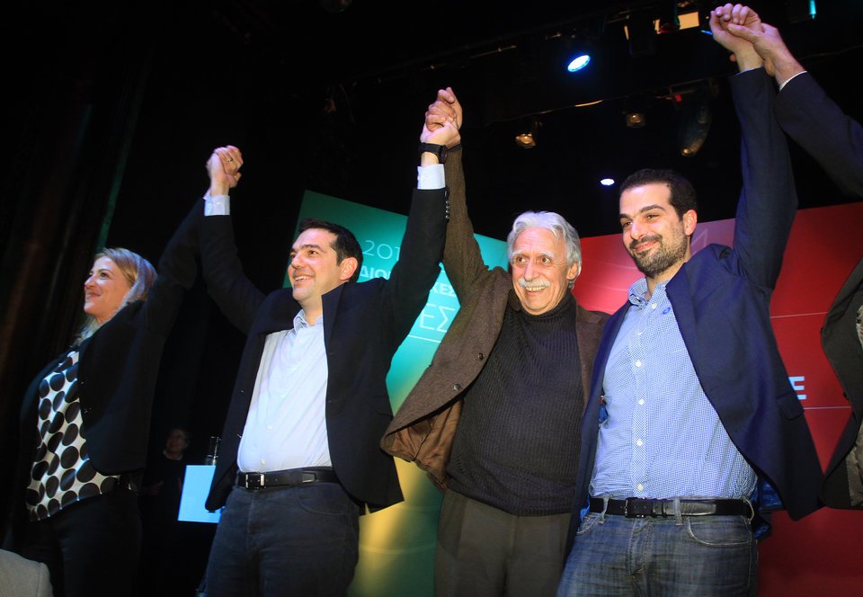 Το κόκκινο φιλί του ΣΥΡΙΖΑ, το παρολίγον τσάμικο και η ενθουσιώδης Ρένα Δούρου [εικόνες] | iefimerida.gr 5