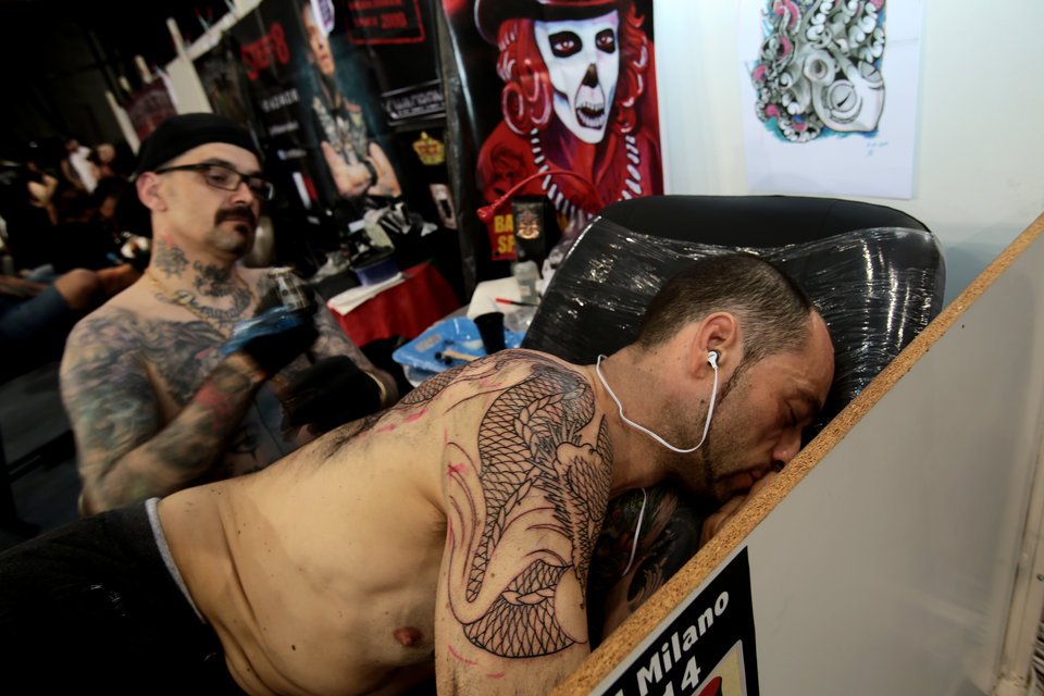 Τα σώματα με τα ομορφότερα τατουάζ της πόλης – Στο τριήμερο συνέδριο για το τατουάζ στο Φάληρο [εικόνες] | iefimerida.gr 2