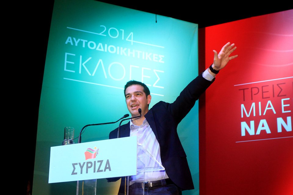 Το κόκκινο φιλί του ΣΥΡΙΖΑ, το παρολίγον τσάμικο και η ενθουσιώδης Ρένα Δούρου [εικόνες] | iefimerida.gr 4