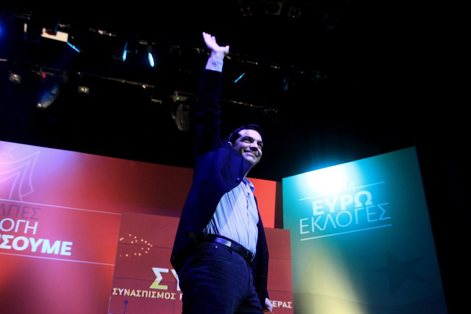 Το κόκκινο φιλί του ΣΥΡΙΖΑ, το παρολίγον τσάμικο και η ενθουσιώδης Ρένα Δούρου [εικόνες] | iefimerida.gr 6