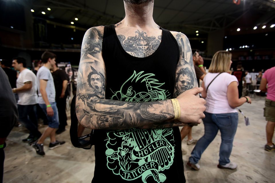 Τα σώματα με τα ομορφότερα τατουάζ της πόλης – Στο τριήμερο συνέδριο για το τατουάζ στο Φάληρο [εικόνες] | iefimerida.gr 4
