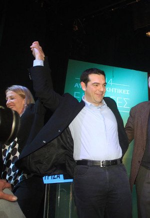 Το κόκκινο φιλί του ΣΥΡΙΖΑ, το παρολίγον τσάμικο και η ενθουσιώδης Ρένα Δούρου [εικόνες] | iefimerida.gr 3