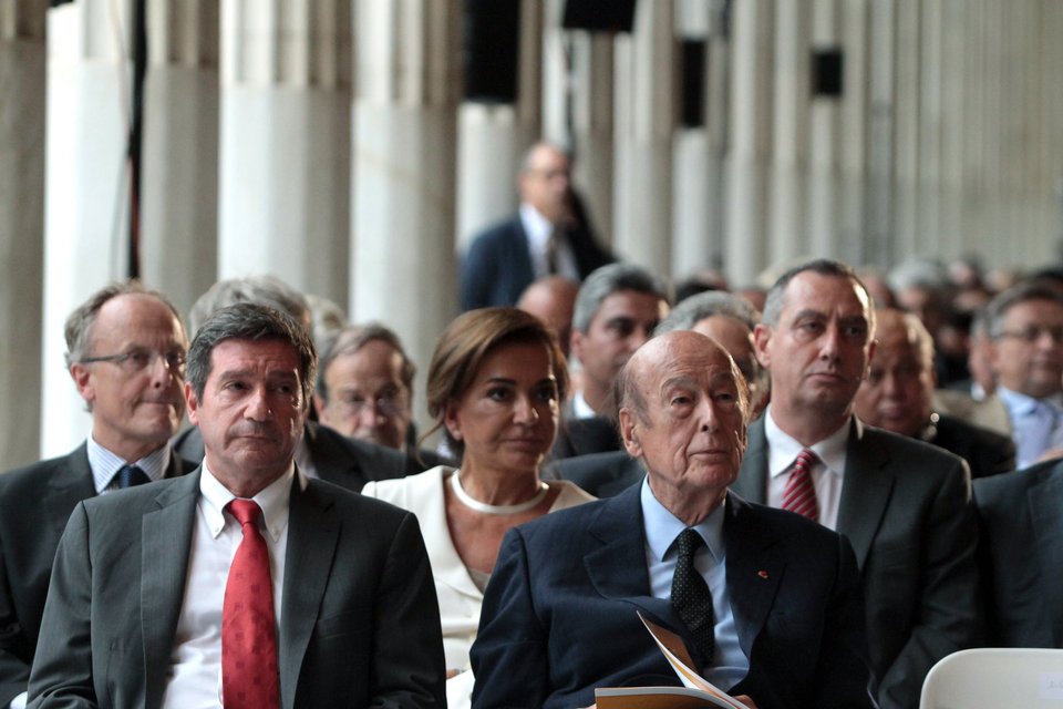 H Nτόρα Μπακογιάννη αδυνάτισε, κυκλοφορεί με χαλαρό σινιόν, μαυρισμένη και με smoky eyes [εικόνες] | iefimerida.gr 1