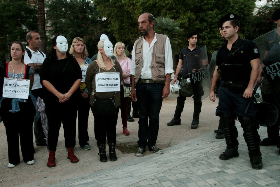 Success Sorry: Με αυτό το σύνθημα και μάσκες υποδέχθηκαν τον Σαμαρά στο Αρχαιολογικό Μουσείο [εικόνες] | iefimerida.gr 2