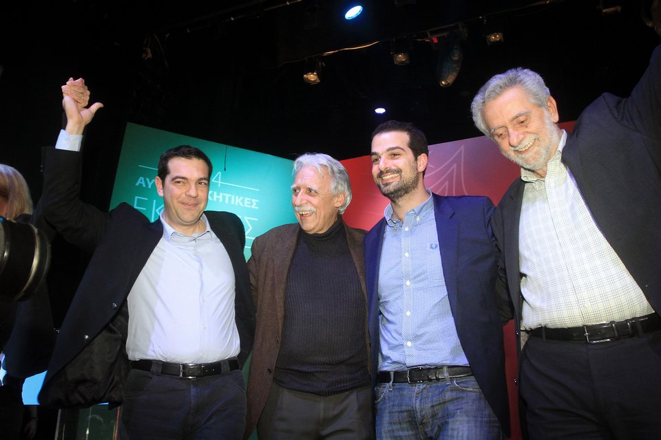 Το κόκκινο φιλί του ΣΥΡΙΖΑ, το παρολίγον τσάμικο και η ενθουσιώδης Ρένα Δούρου [εικόνες] | iefimerida.gr 2