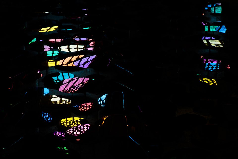 Εκκλησία με χρώματα ντίσκο -Μεταμορφώθηκε σε κέντρο Τέχνης [εικόνες] | iefimerida.gr 1