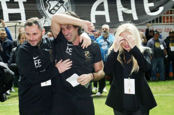 Λύγισαν οι πάντες: Συγκίνηση στο φιλικό προς τιμήν του σπουδαίου Ευγένιου Γκέραρντ [εικόνες] | iefimerida.gr 1