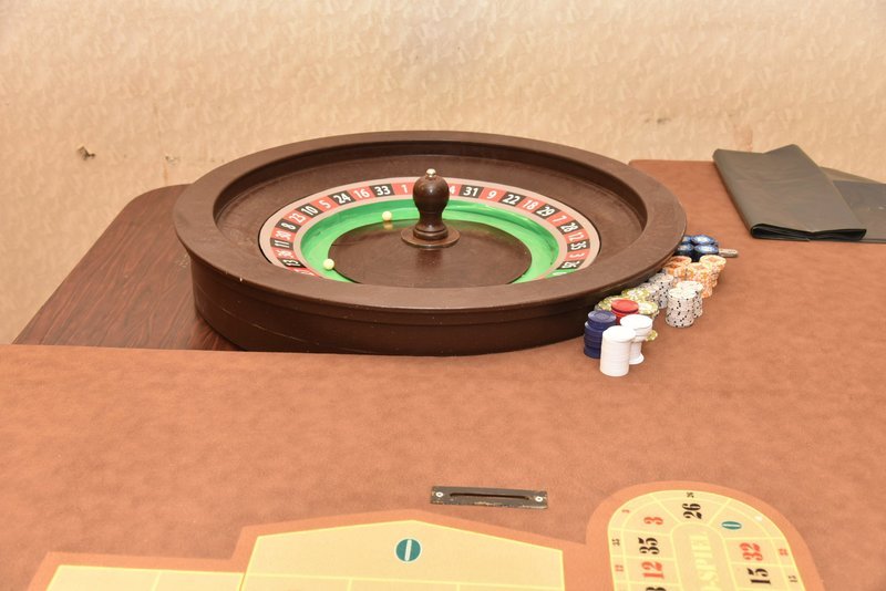 Λουκέτο σε «ναό» του παράνομου τζόγου στην Αττική – Τέσσερις συλλήψεις [εικόνες] | iefimerida.gr 3