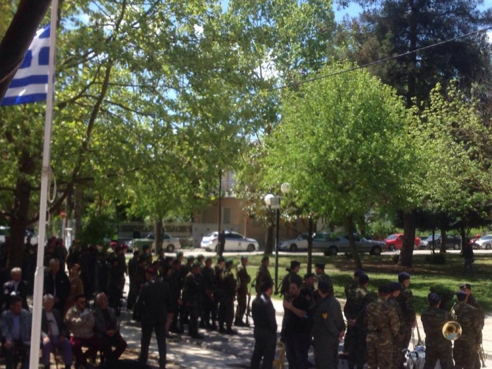 Θρήνος στην κηδεία του χειριστή του μοιραίου στρατιωτικού ελικοπτέρου [εικόνες] | iefimerida.gr 18