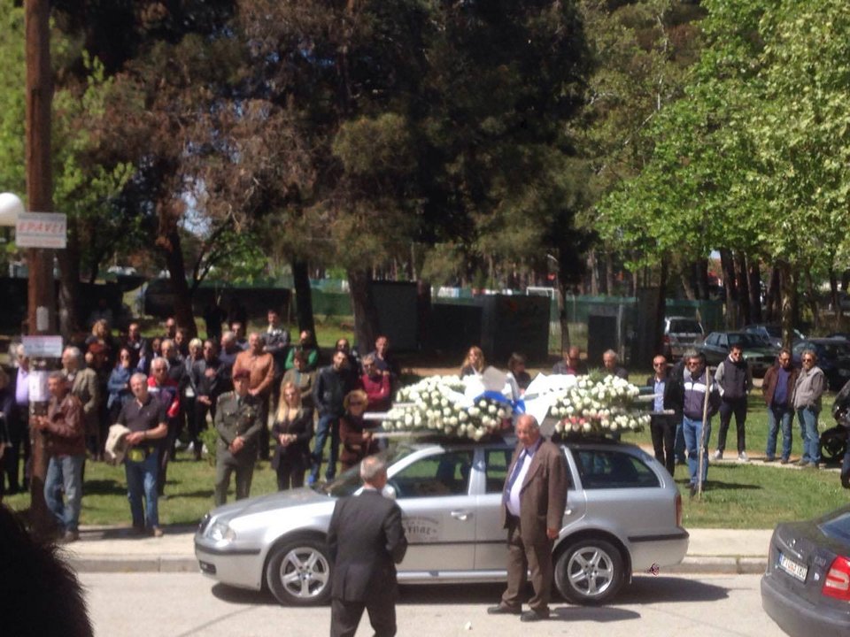 Θρήνος στην κηδεία του χειριστή του μοιραίου στρατιωτικού ελικοπτέρου [εικόνες] | iefimerida.gr 16