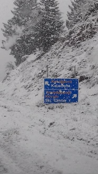 Τέλη Απριλίου και χιονίζει στα Καλάβρυτα! [εικόνες] | iefimerida.gr 0