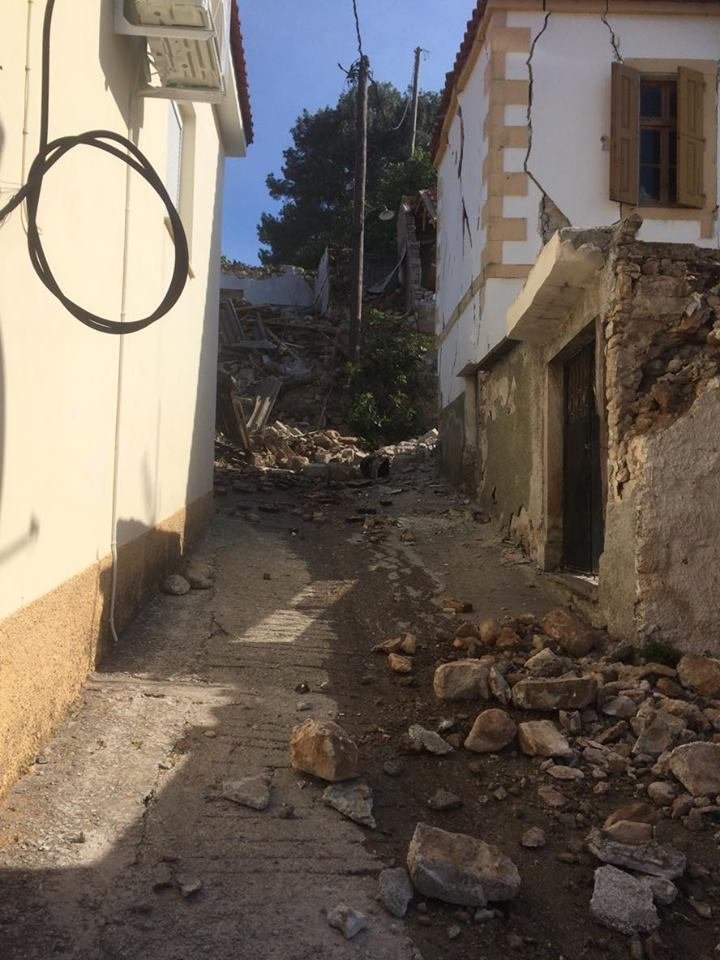 Σεισμός 6,1 Ρίχτερ στη Λέσβο: Μία νεκρή -Κατέρρευσαν σπίτια [εικόνες&βίντεο] | iefimerida.gr 23