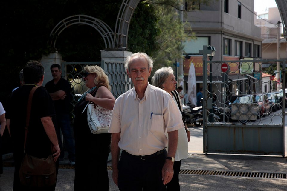 Το τελευταίο «αντίο» στον μεγάλο συγγραφέα Κώστα Μουρσελά [εικόνες] | iefimerida.gr 9