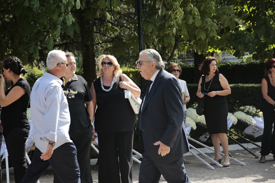 Το τελευταίο «αντίο» στον μεγάλο συγγραφέα Κώστα Μουρσελά [εικόνες] | iefimerida.gr 3