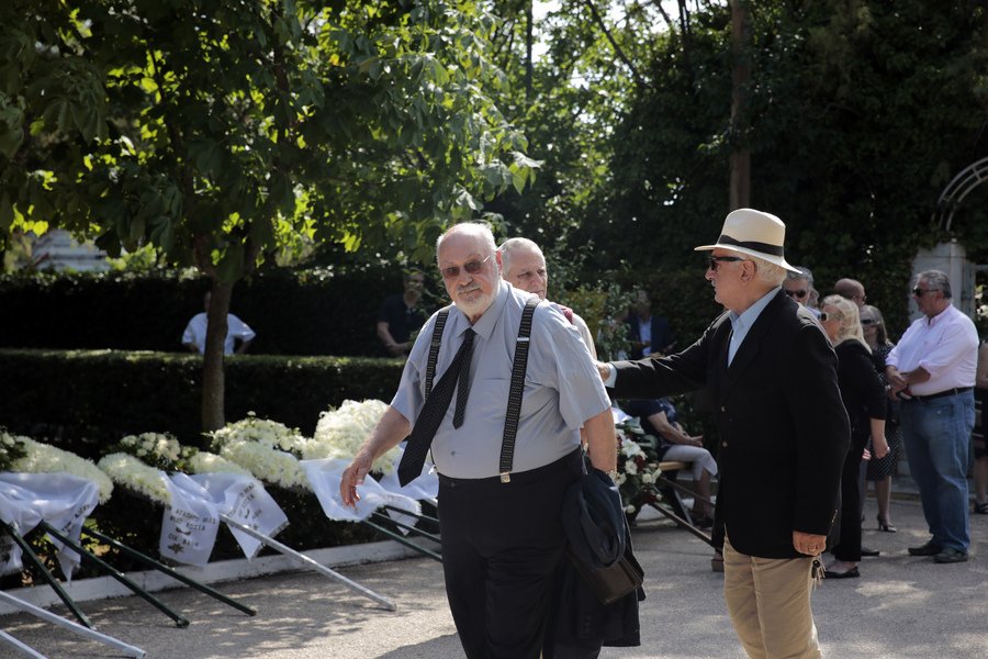 Το τελευταίο «αντίο» στον μεγάλο συγγραφέα Κώστα Μουρσελά [εικόνες] | iefimerida.gr 6