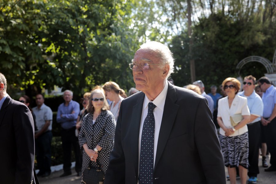 Το τελευταίο «αντίο» στον μεγάλο συγγραφέα Κώστα Μουρσελά [εικόνες] | iefimerida.gr 2