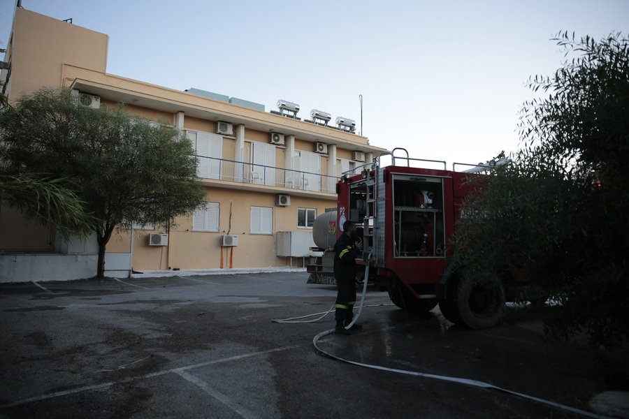 Σε ύφεση η πυρκαγιά στο Πικέρμι –Απειλήθηκε ξενοδοχείο και σπίτια [εικόνες&βίντεο] | iefimerida.gr 0
