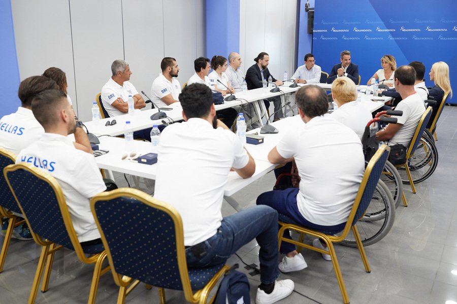 Ο Κυριάκος Μητσοτάκης υποδέχτηκε τους παγκόσμιους πρωταθλητές στίβου ΑμεΑ [εικόνες]  | iefimerida.gr 0