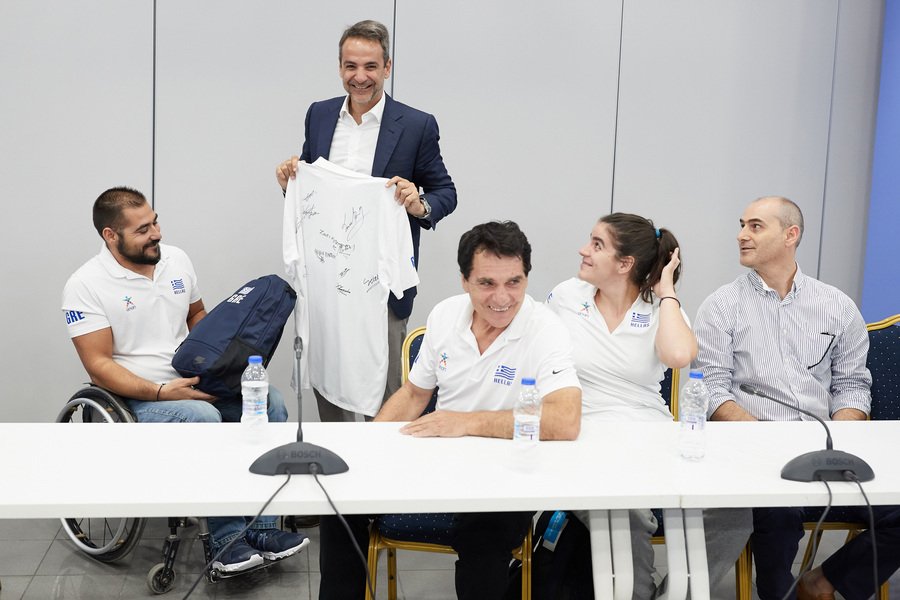 Ο Κυριάκος Μητσοτάκης υποδέχτηκε τους παγκόσμιους πρωταθλητές στίβου ΑμεΑ [εικόνες]  | iefimerida.gr 2