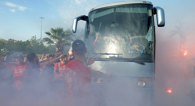 Αποθέωση για τους πορθητές του Λονδίνου – Ο κόσμος του Ολυμπιακού υποδέχθηκε την αποστολή [εικόνες] | iefimerida.gr 3