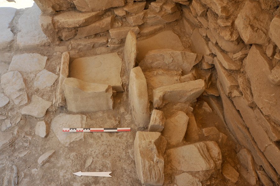 Νέα ευρήματα σε Μινωικό ανάκτορο στον Ψηλορείτη -Λαβύρινθος με νομίσματα και αγγεία [εικόνες]  | iefimerida.gr 2