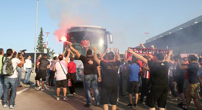 Αποθεώθηκαν από τον κόσμο οι παίκτες του Ολυμπιακού [εικόνες & βίντεο] | iefimerida.gr 1