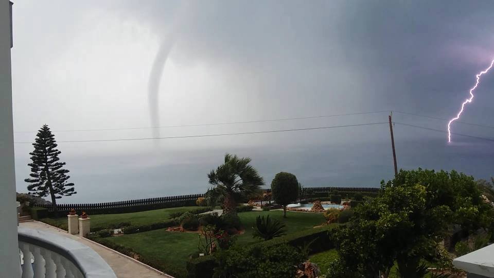 Ανεμοστρόβιλος σάρωσε τη Σητεία [εικόνες & βίντεο] | iefimerida.gr 1