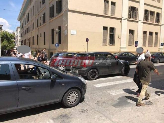 Πάτρα: Αυτοκίνητο της Αστυνομίας παρέσυρε πεζή έξω από το Δικαστικό Μέγαρο [εικόνες] | iefimerida.gr 2