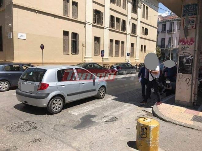 Πάτρα: Αυτοκίνητο της Αστυνομίας παρέσυρε πεζή έξω από το Δικαστικό Μέγαρο [εικόνες] | iefimerida.gr 0