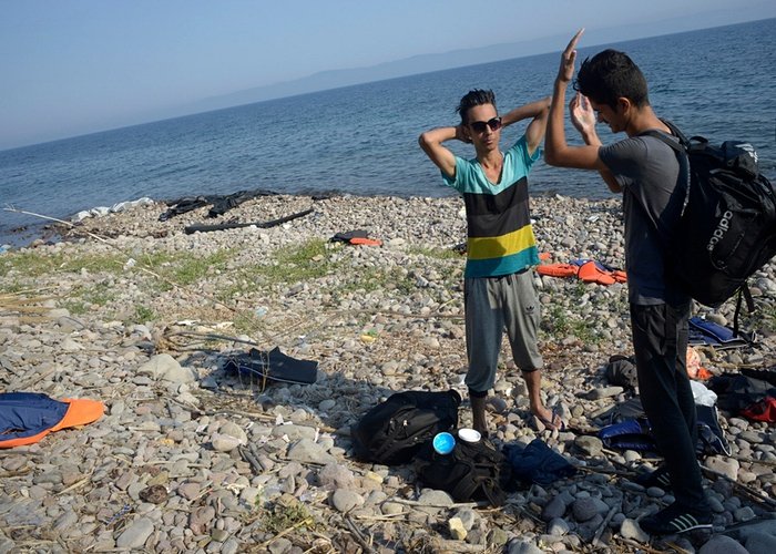 Μια νύχτα στη Λέσβο: Το δράμα των μεταναστών όπως το αποτυπώνει ο φωτογραφικός φακός [εικόνες] | iefimerida.gr 4