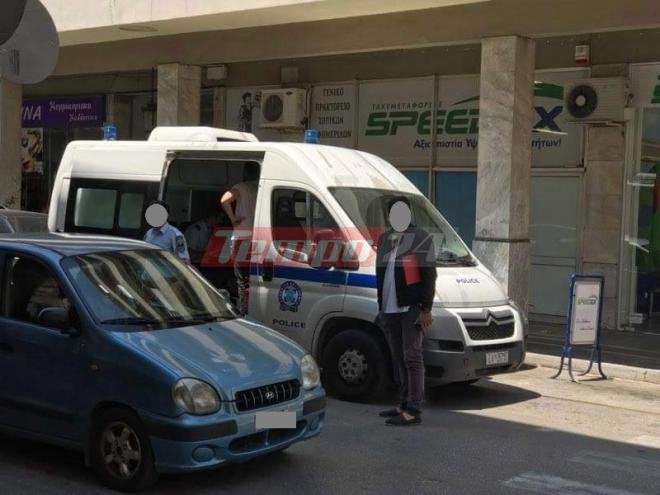 Πάτρα: Αυτοκίνητο της Αστυνομίας παρέσυρε πεζή έξω από το Δικαστικό Μέγαρο [εικόνες] | iefimerida.gr 1
