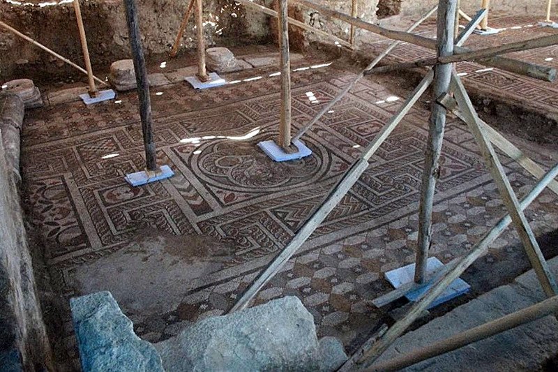 Δάπεδο αρχαίου γυμναστηρίου αποκάλυψαν οι οικοδομικές εργασίες Τούρκου στη Μ. Ασία [εικόνες] | iefimerida.gr 1