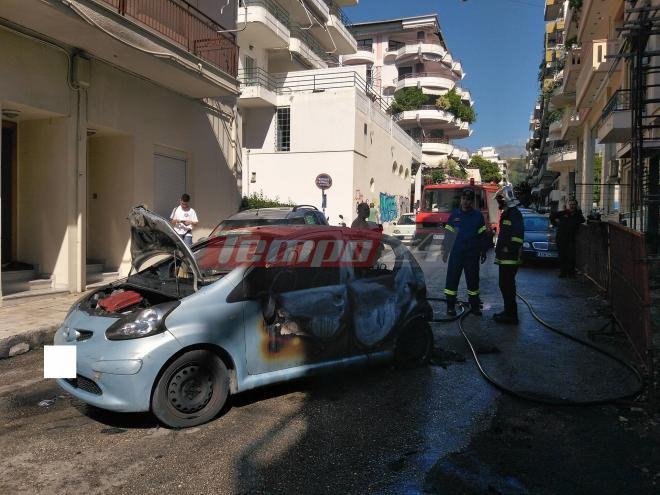 Πάτρα: Τσακώθηκαν και έβαλε φωτιά σε αυτοκίνητο συγγενή του- Κάηκαν δύο ακόμα οχήματα [εικόνες&βίντεο] | iefimerida.gr 2