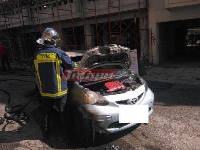 Πάτρα: Τσακώθηκαν και έβαλε φωτιά σε αυτοκίνητο συγγενή του- Κάηκαν δύο ακόμα οχήματα [εικόνες&βίντεο] | iefimerida.gr 3