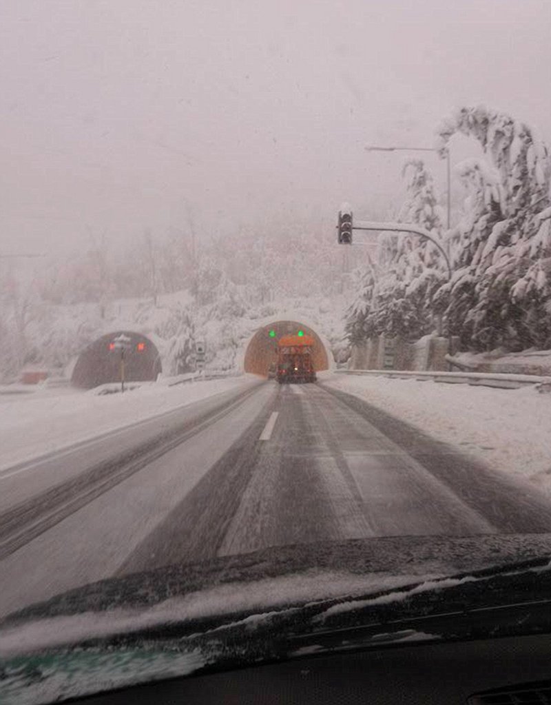 Σε κλοιό χιονιά η χώρα -Οδηγοί εγκλωβίστηκαν επί 8 ώρες στην Εθνική Αθηνών-Λαμίας [εικόνες] | iefimerida.gr 14