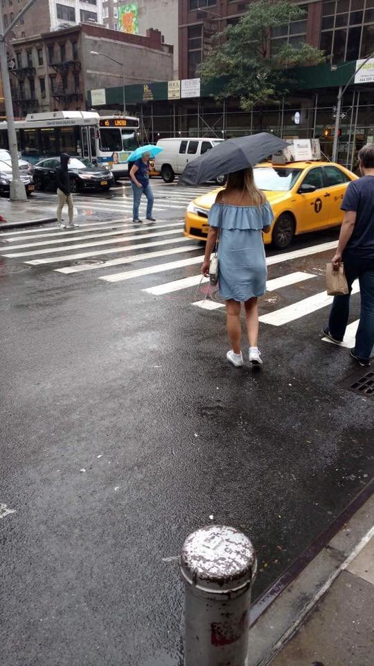 Το φόρεμα των 20 ευρώ από τα Zara που έχει ξετρελάνει τις fashionistas -Το πιο δημοφιλές όλων των εποχών [εικόνες] | iefimerida.gr 6