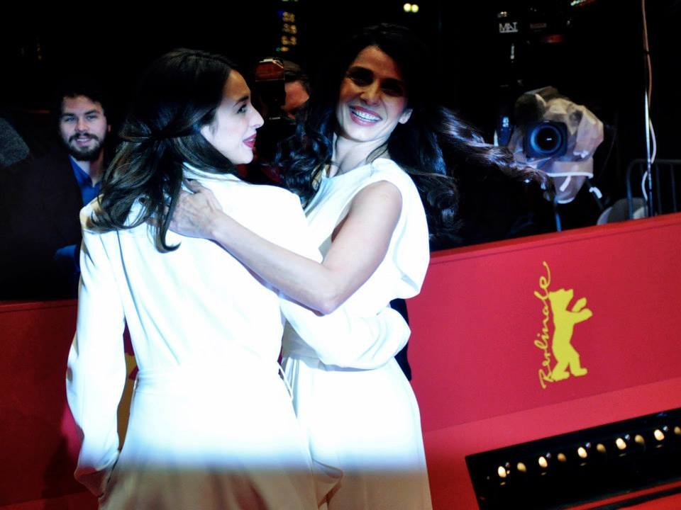 Η Πόπη Τσαπανίδου, χθες το βράδυ, ντύθηκε νύφη στο κόκκινο χαλί του Φεστιβάλ Κινηματογράφου στο Βερολίνο [εικόνες] | iefimerida.gr 2