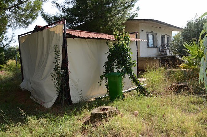 Φωτογραφίες μέσα από το κρησφύγετο του Πετρακάκου: Είχε κρυμμένο ένα ολόκληρο οπλοστάσιο [εικόνες] | iefimerida.gr 17