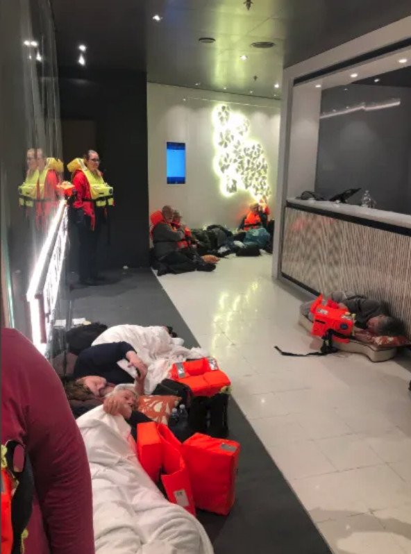 29 εικόνες και βίντεο σοκ που αποδεικνύουν πόσο τρομακτικό ήταν να είσαι για ώρες παγιδευμένος στο ακυβέρνητο Viking Sky | iefimerida.gr 10