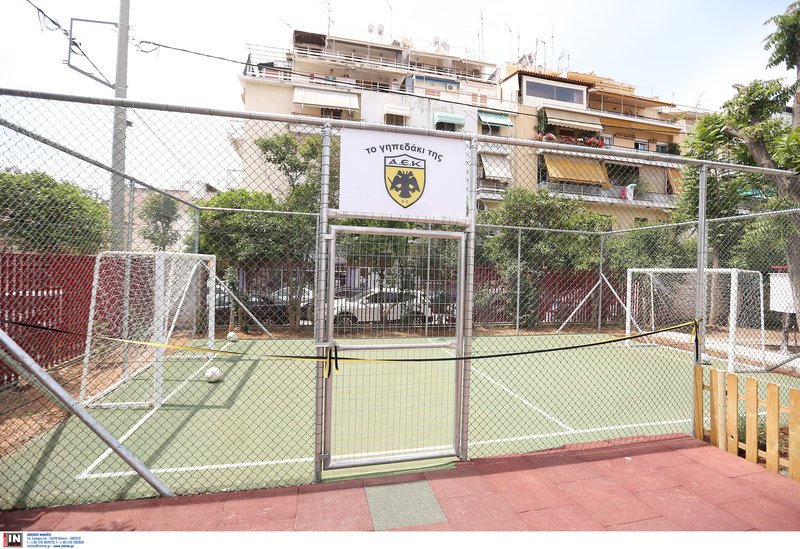 Ο Φλαμπουράρης το... έριξε στα σουτ -Σε εγκαίνια ποδοσφαιρικού γηπέδου [εικόνες] | iefimerida.gr 4